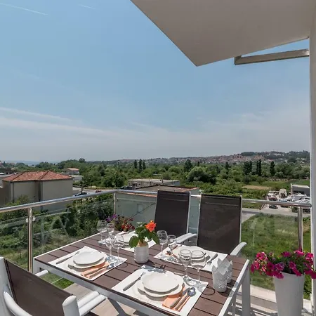 Radica Apartment *